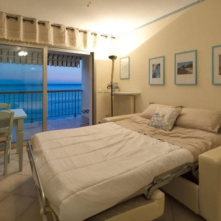 Apartament Charmant T3 Front De Mer Roquebrune-Cap-Martin Zewnętrze zdjęcie